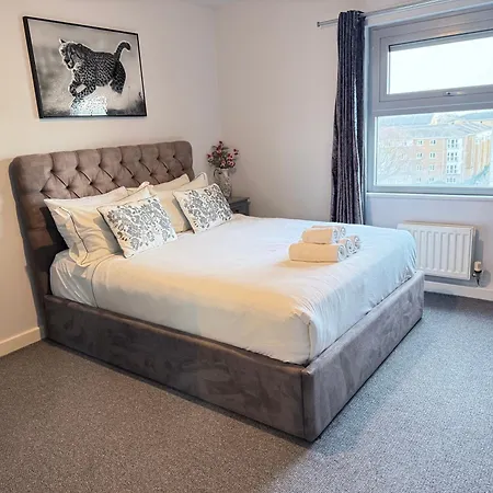 London Luxury Holiday Home B